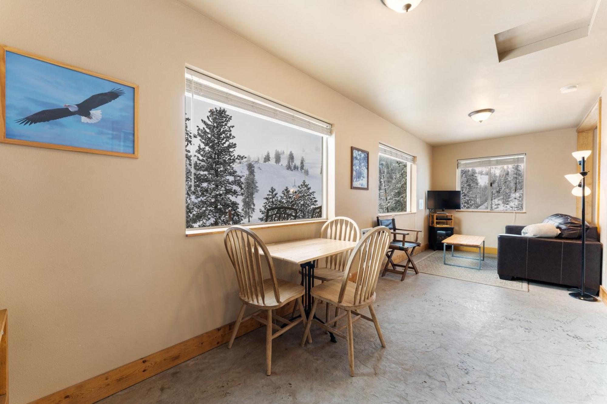 Echo Valley Resort + Cabins Manson Exterior photo